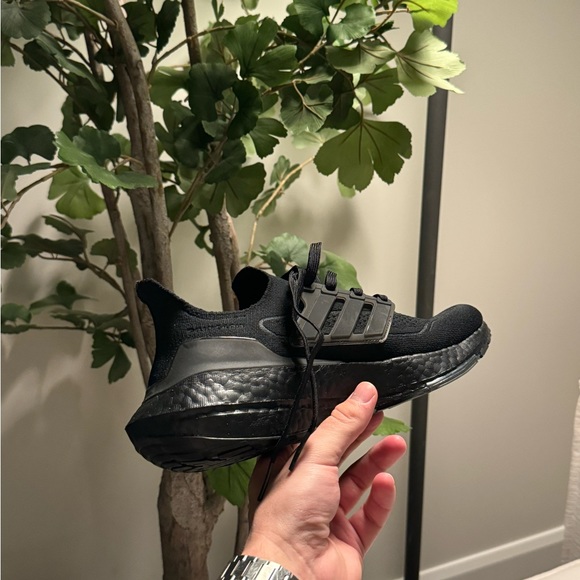 Triple Black Ultraboost 3.0 - Picture 3 of 3